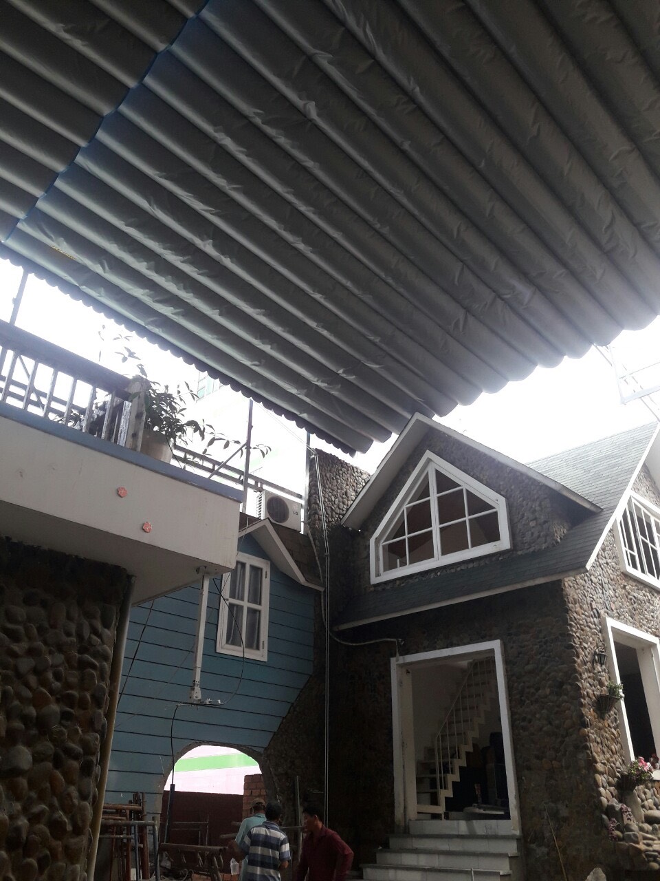 Alternative view of Mái xếp sân nhà Quận 7 - HCM