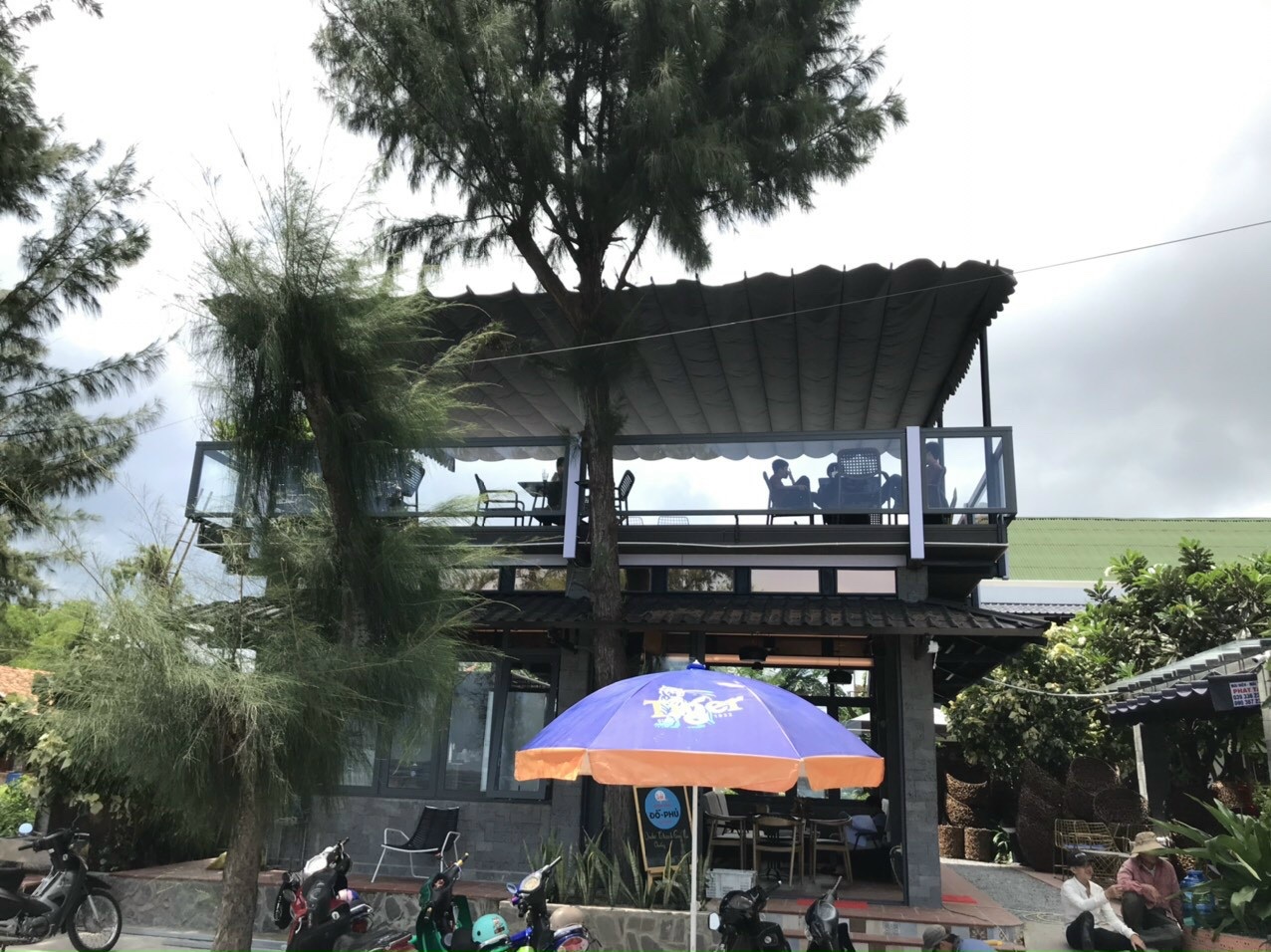 Alternative view of Mái Xếp Quán Cafe Quận 3 - TP HCM