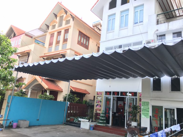 Mái xếp sân nhà Quận 7 - HCM