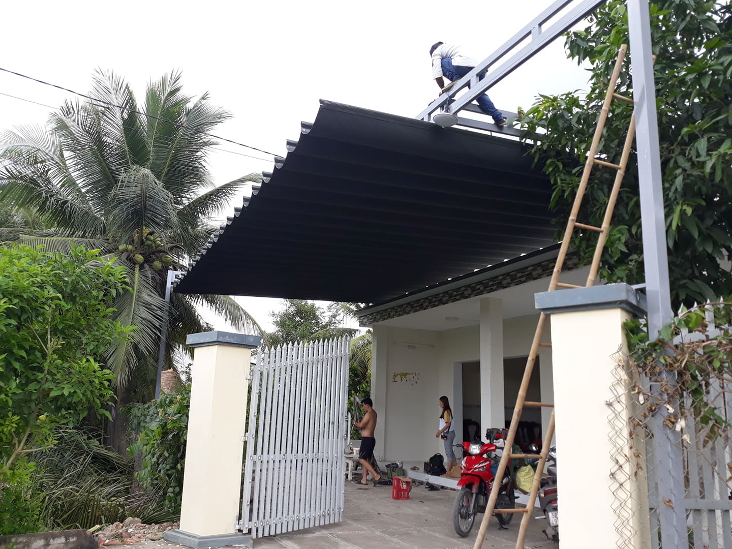 Mái xếp sân nhà Tân Phú - HCM