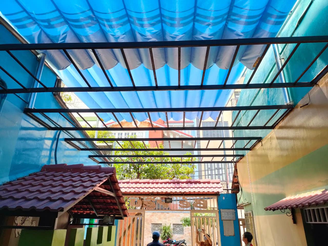 Mái xếp sân nhà Quận 7 - HCM - Ảnh 3