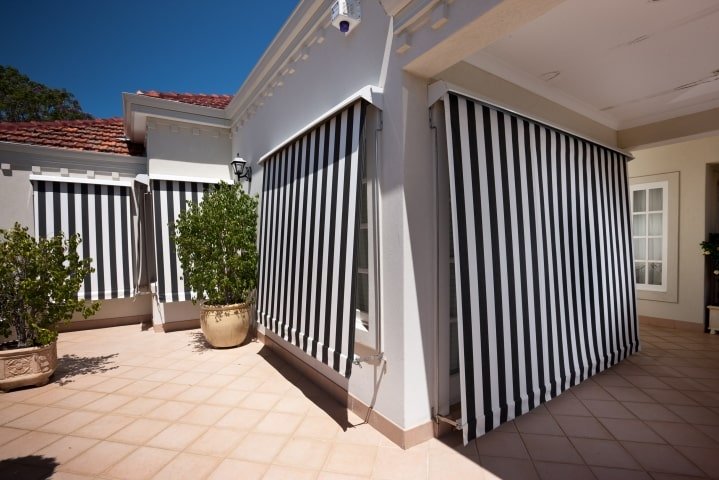 Alternative view of Bạt cuốn che nắng mưa