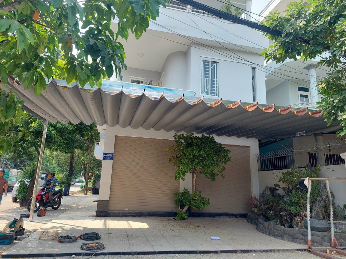 Mái xếp sân nhà Quận 2 - HCM